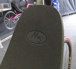 Ibiliet cushion with M5 logo